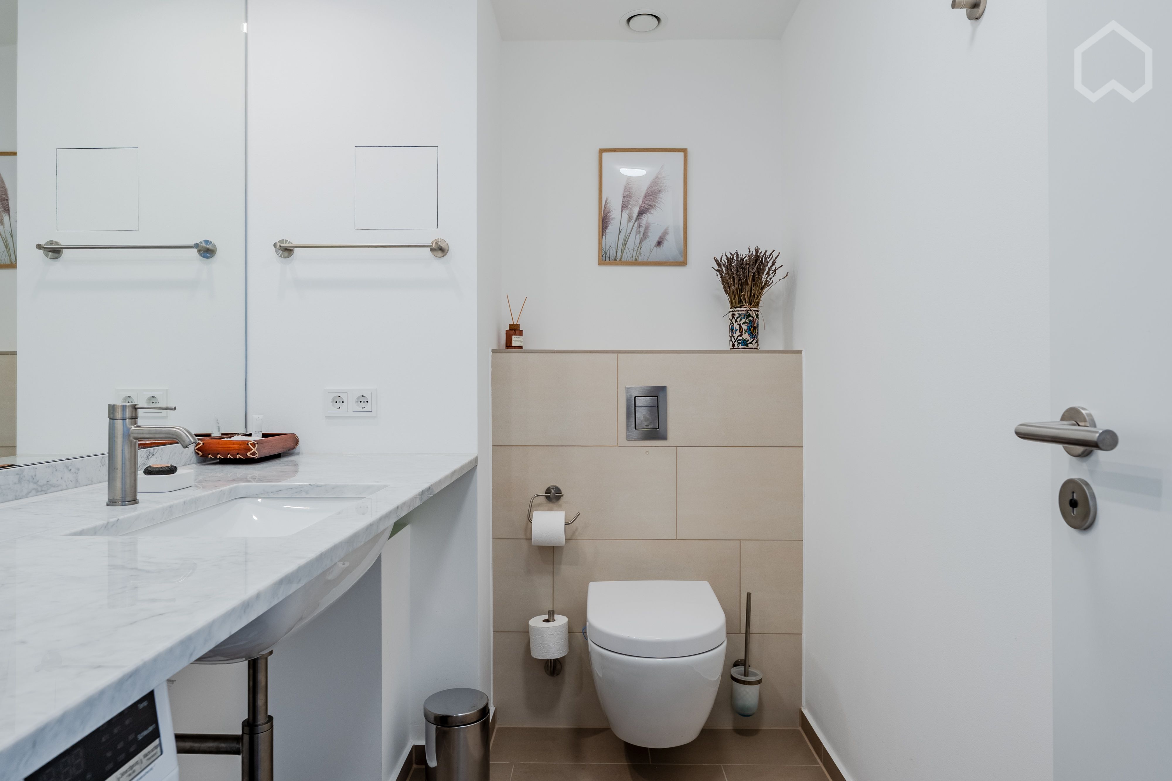  Premium Two-Room Apartment With Beautiful Views Of The River Spree, Historical Berlin Wall And The O  -  Premium two-room Apartment with beautiful views of the River Spree, historical Berlin Wall and the Oberbaum Bridge in top location  - Gallery -  26