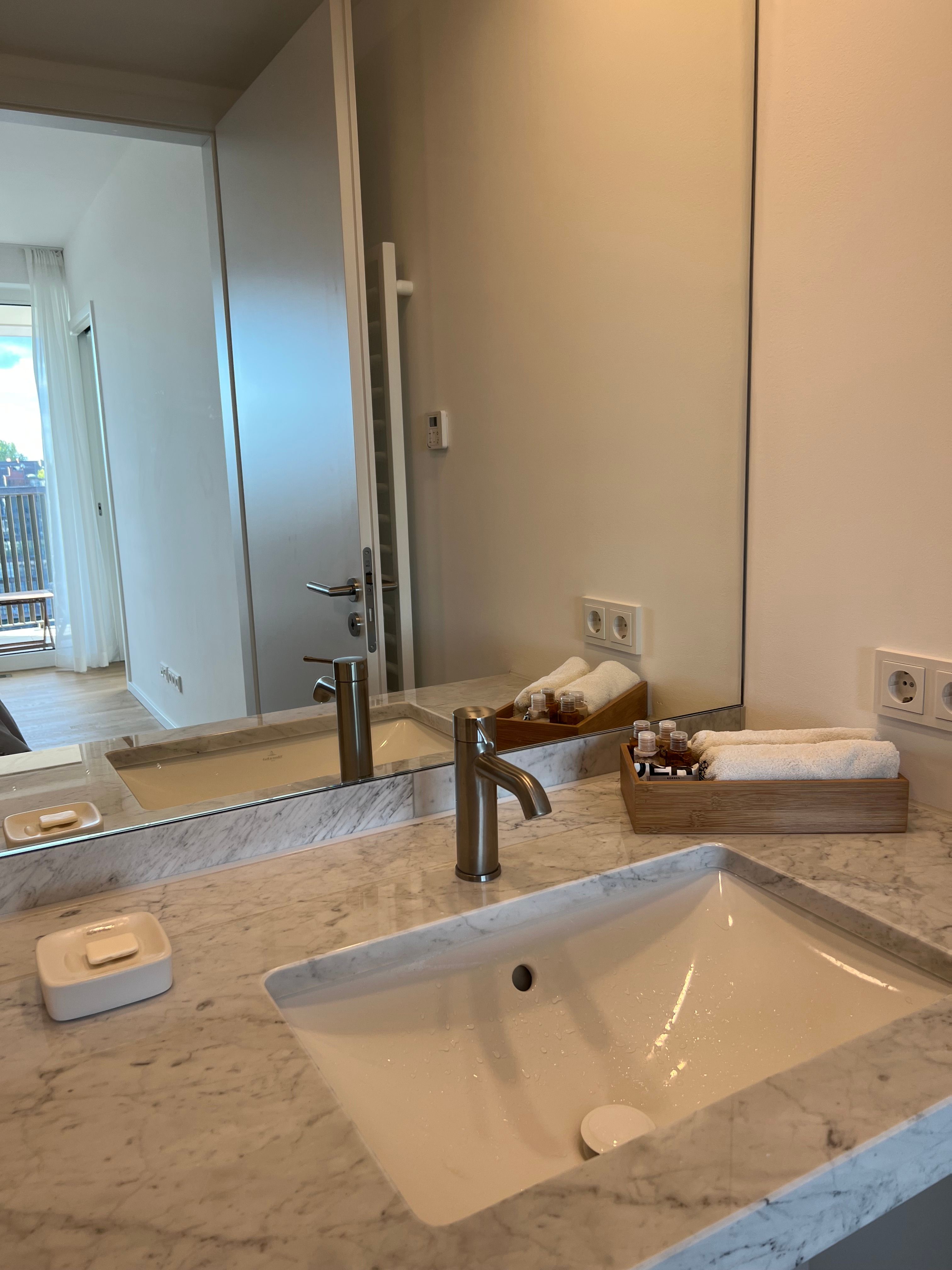  Premium Two-Room Apartment With Beautiful Views Of The River Spree, Historical Berlin Wall And The O  -  Premium two-room Apartment with beautiful views of the River Spree, historical Berlin Wall and the Oberbaum Bridge in top location  - Gallery -  28