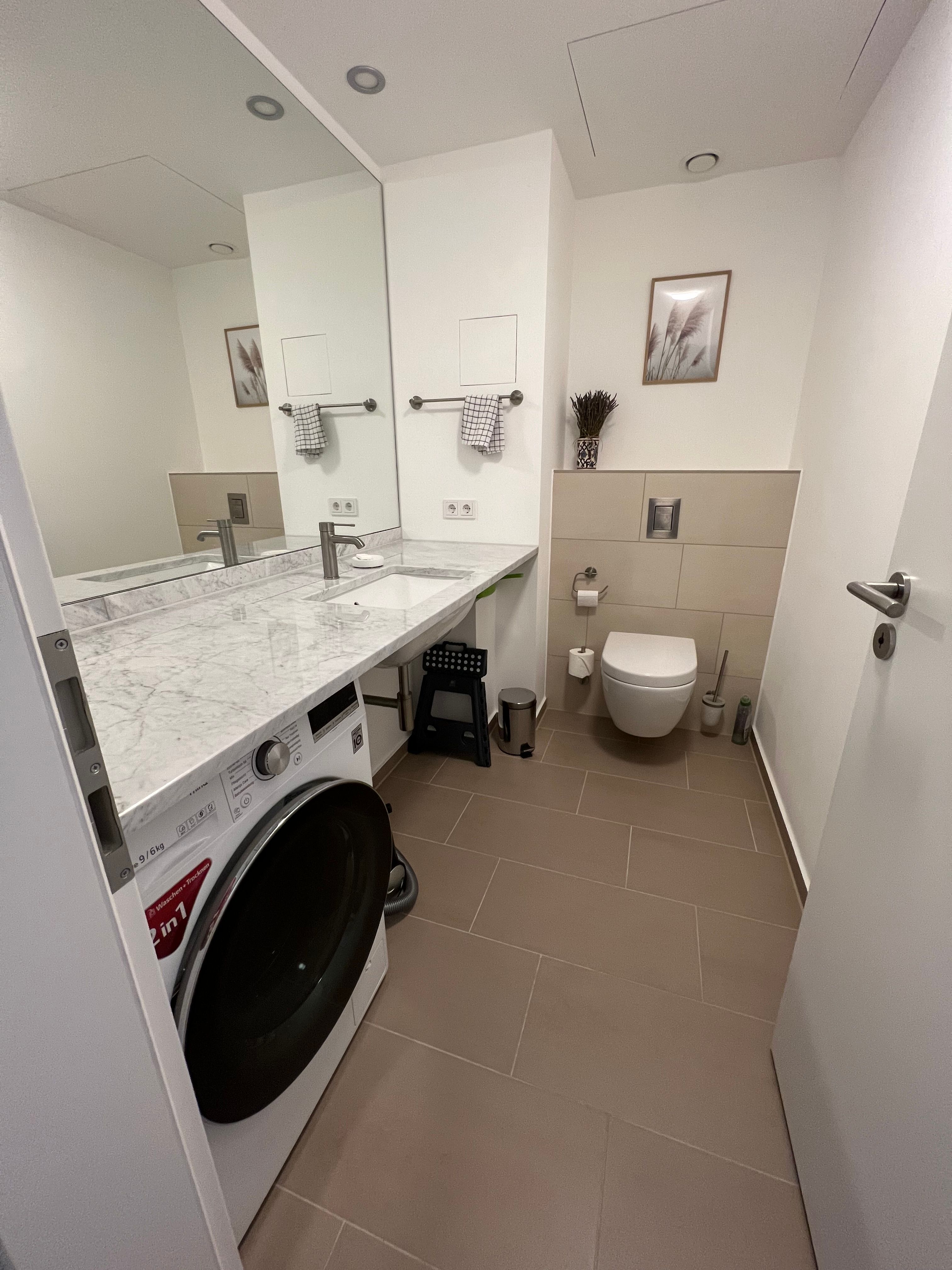  Premium Two-Room Apartment With Beautiful Views Of The River Spree, Historical Berlin Wall And The O  -  Premium two-room Apartment with beautiful views of the River Spree, historical Berlin Wall and the Oberbaum Bridge in top location  - Gallery -  25