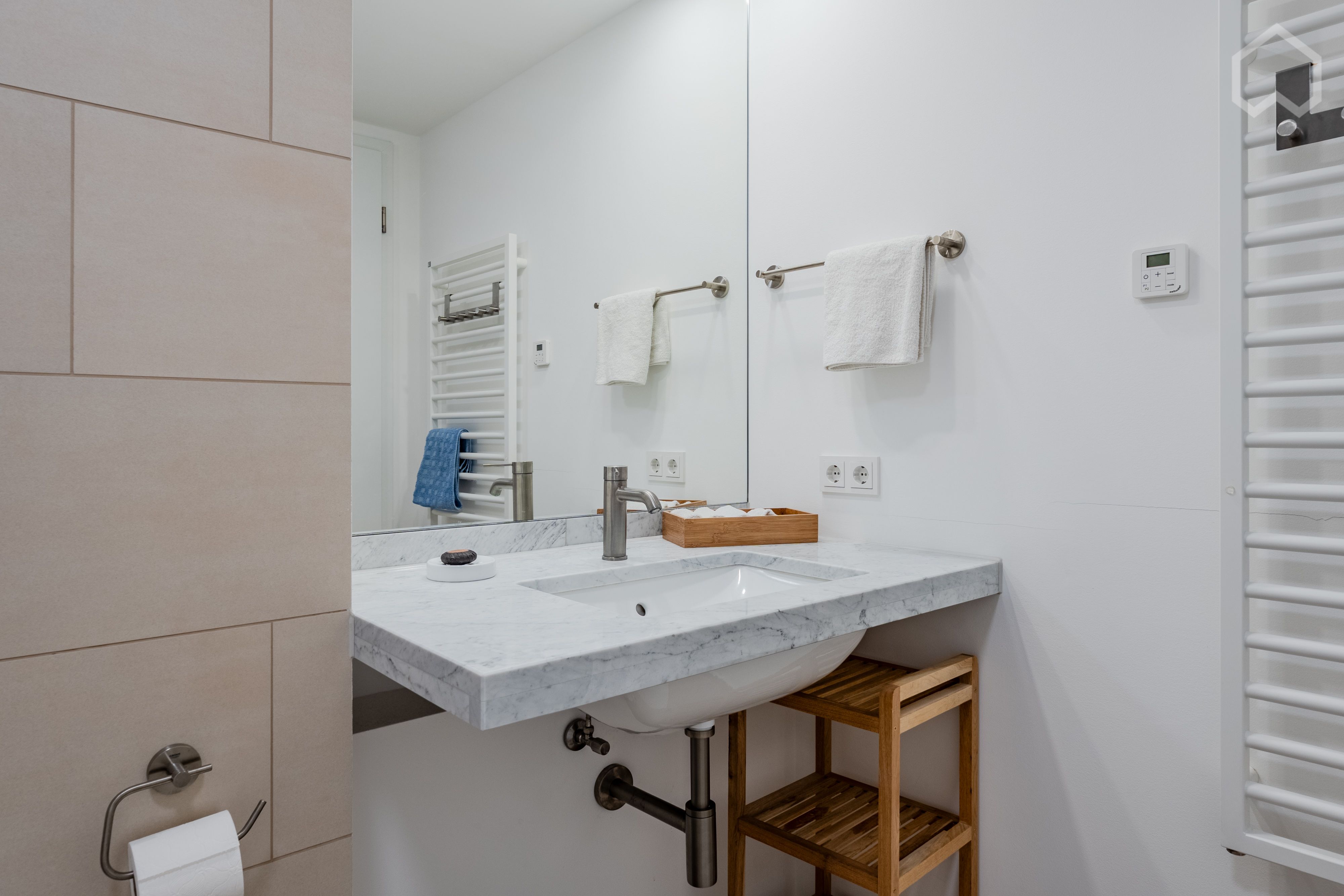  Premium Two-Room Apartment With Beautiful Views Of The River Spree, Historical Berlin Wall And The O  -  Premium two-room Apartment with beautiful views of the River Spree, historical Berlin Wall and the Oberbaum Bridge in top location  - Gallery -  27