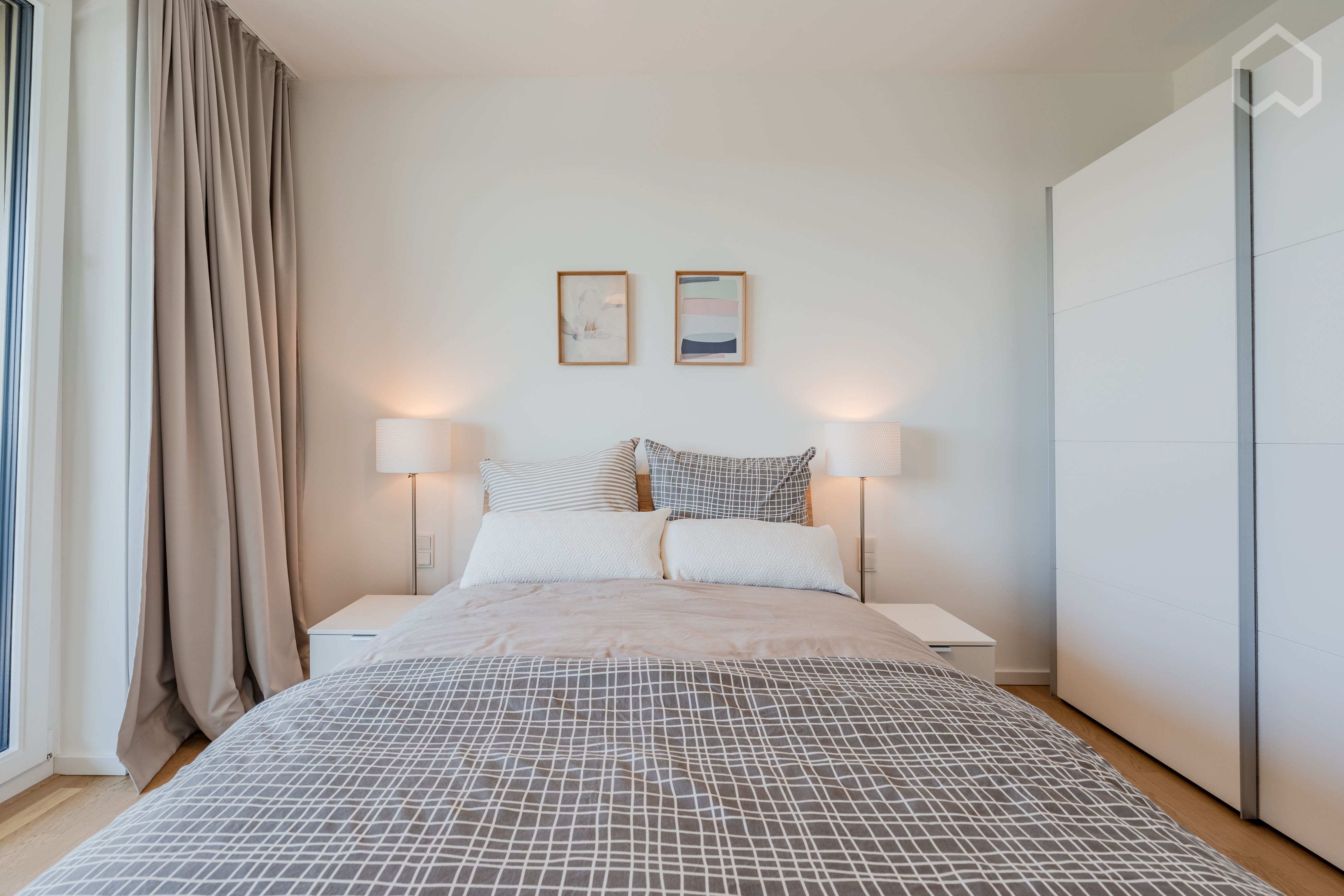  Premium Two-Room Apartment With Beautiful Views Of The River Spree, Historical Berlin Wall And The O  -  Premium two-room Apartment with beautiful views of the River Spree, historical Berlin Wall and the Oberbaum Bridge in top location  - Gallery -  41