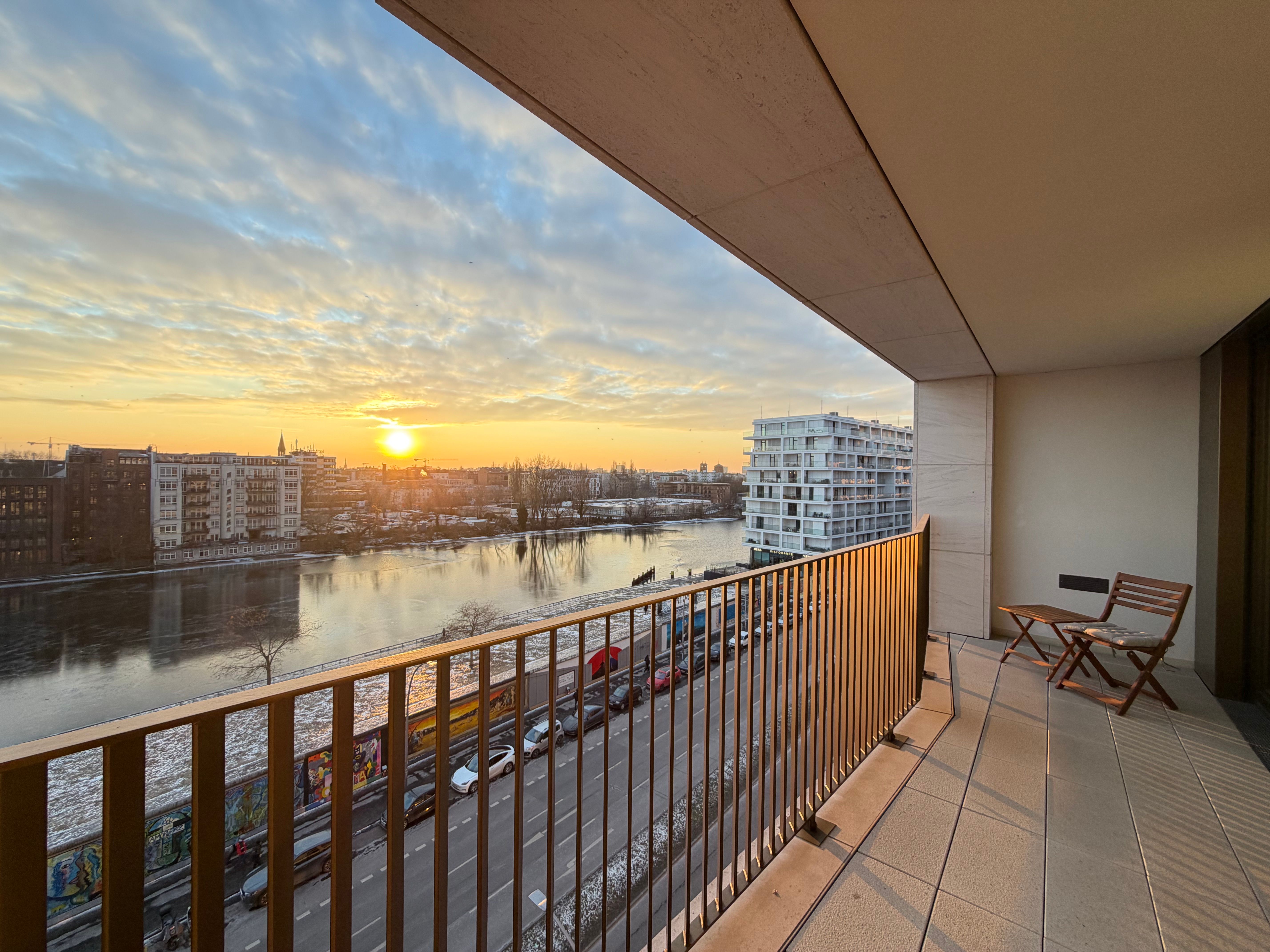  Premium Two-Room Apartment With Beautiful Views Of The River Spree, Historical Berlin Wall And The O  -  Premium two-room Apartment with beautiful views of the River Spree, historical Berlin Wall and the Oberbaum Bridge in top location  - Gallery -  22