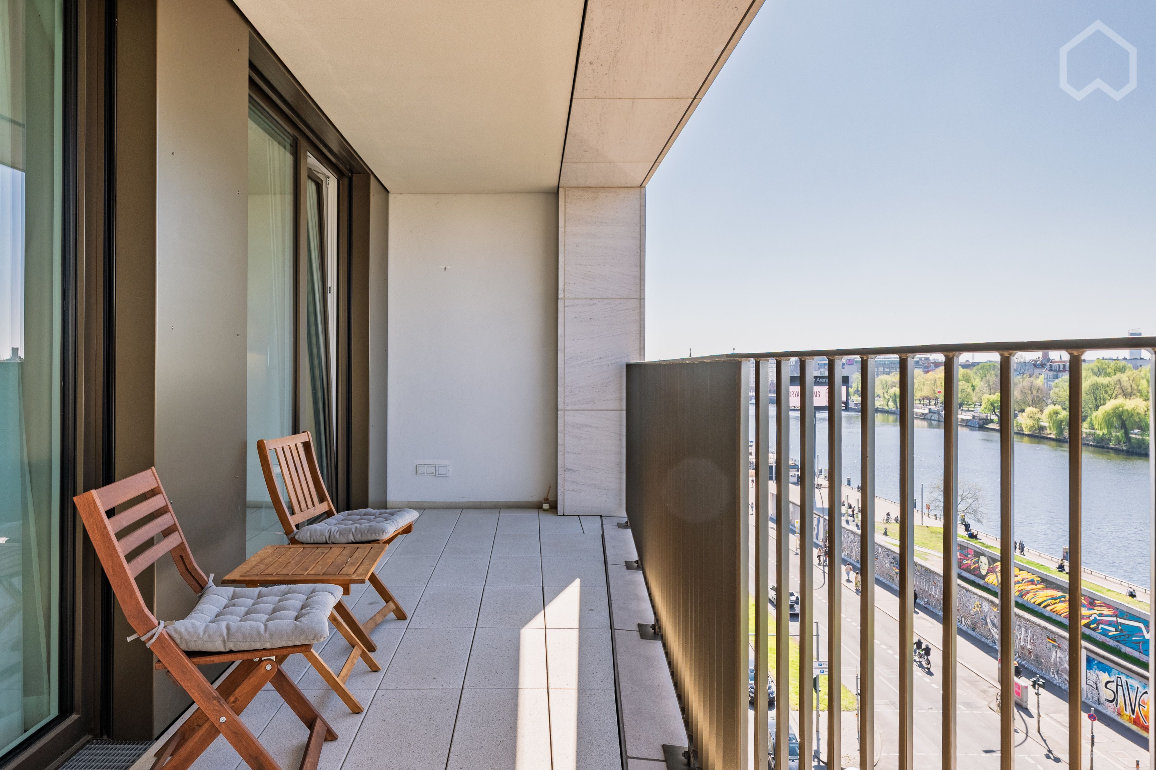  Premium Two-Room Apartment With Beautiful Views Of The River Spree, Historical Berlin Wall And The O  -  Premium two-room Apartment with beautiful views of the River Spree, historical Berlin Wall and the Oberbaum Bridge in top location  - Gallery -  21