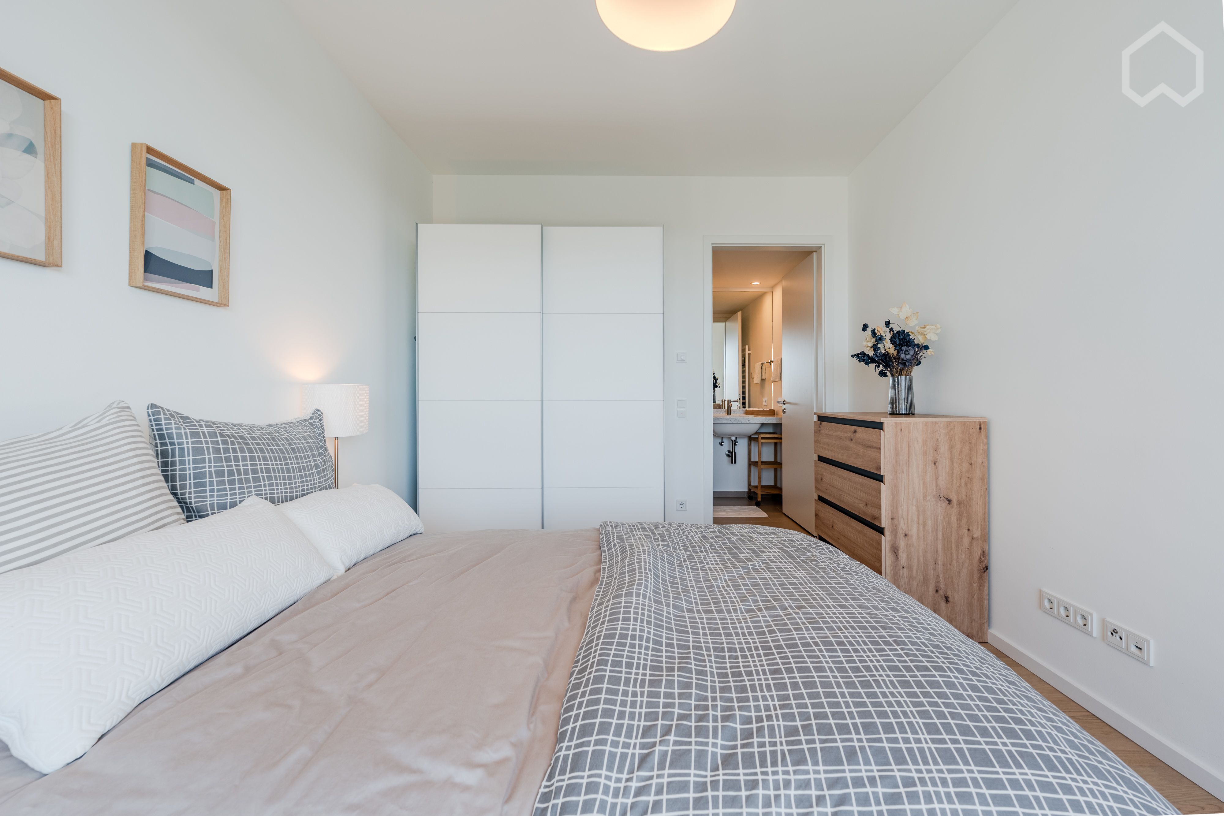  Premium Two-Room Apartment With Beautiful Views Of The River Spree, Historical Berlin Wall And The O  -  Premium two-room Apartment with beautiful views of the River Spree, historical Berlin Wall and the Oberbaum Bridge in top location  - Gallery -  42