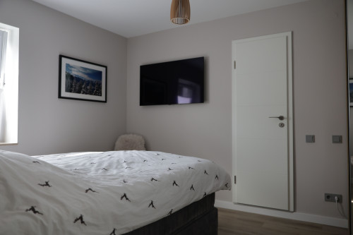 Exclusive 91-square-meter apartment with a terrace, sauna, and parking space – quietly located between Düsseldorf, Essen, and Wuppertal