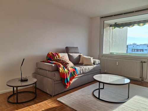 Newly furnished, bright 2-room apartment, prime location in Bonn-Duisdorf, balcony, underground parking space, 69 sqm, first occupancy
