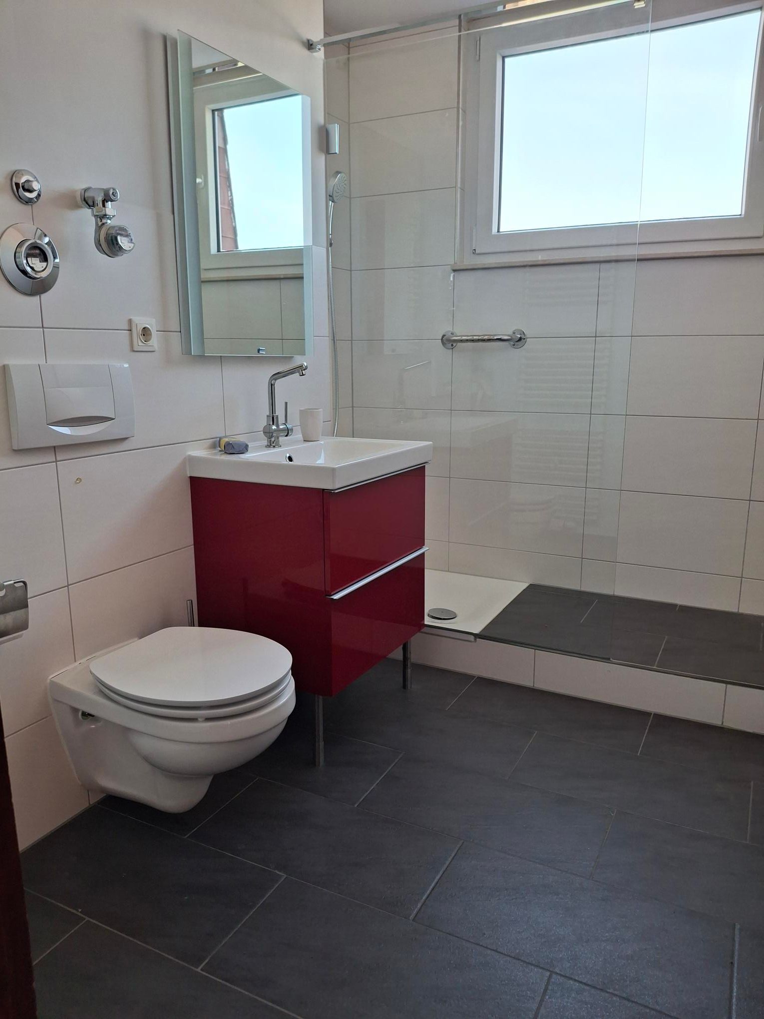 Newly Furnished, Bright 2-Room Apartment, Prime Location In Bonn-Duisdorf, Balcony, Underground Park - Newly furnished, bright 2-room apartment, prime location in Bonn-Duisdorf, balcony, underground parking space, 69 sqm, first occupancy - Gallery - 10
