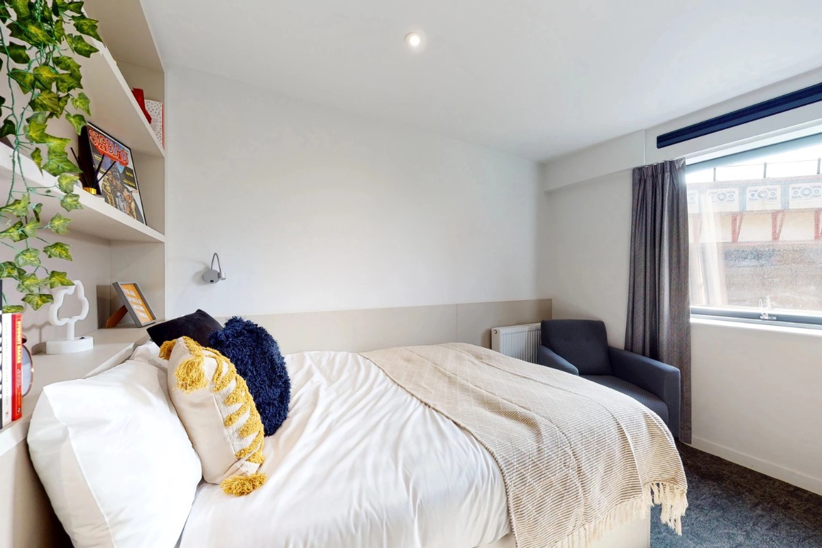  Silver Studio - Standard View | Penthouse Level  -  Westminster Residence  - Gallery -  5