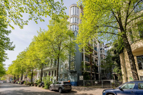 Kreuzberg highlight: Modern apartment with plenty of space, freshly renovated and furnished!