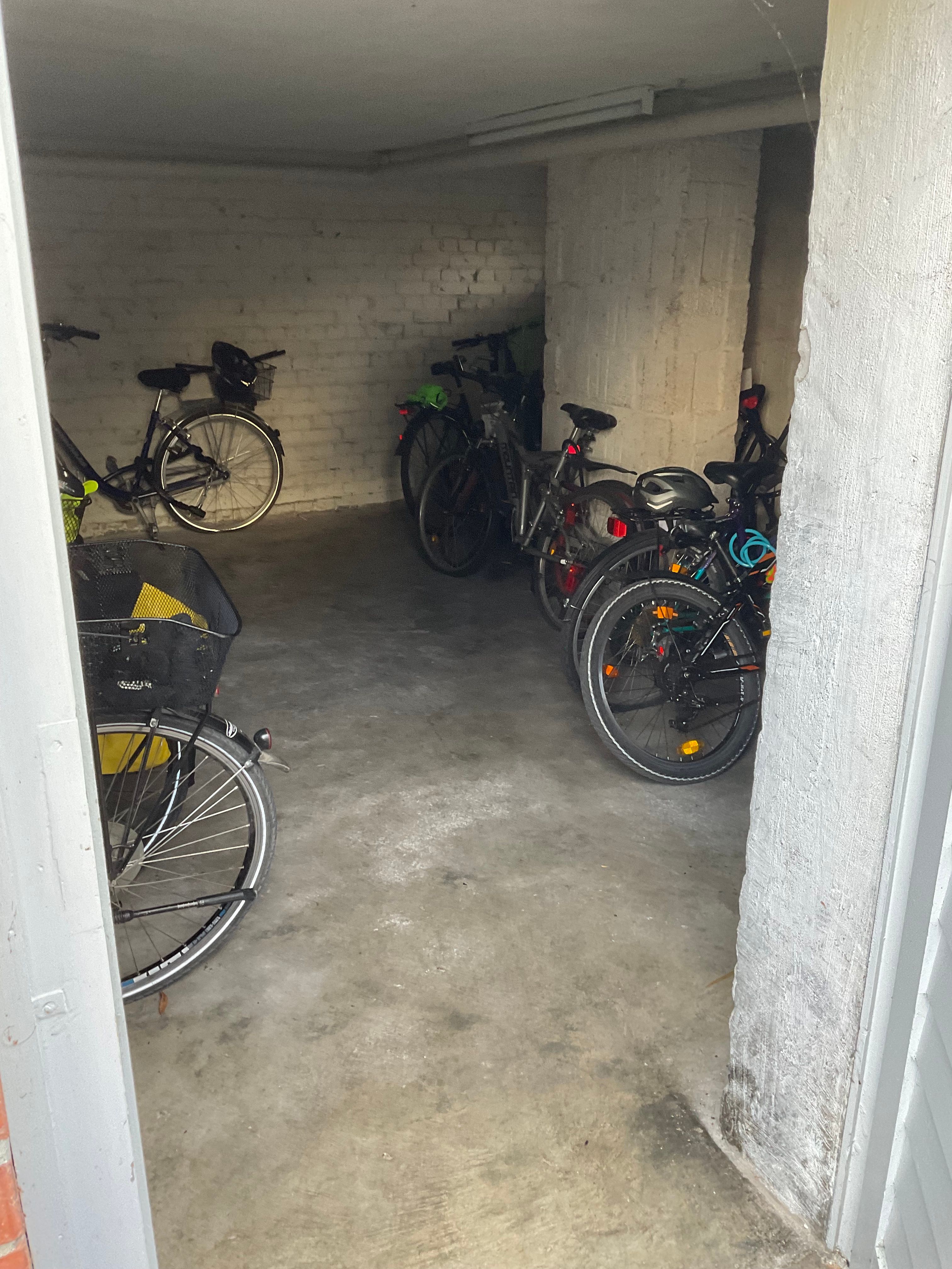 Studio Attic Apartment Near Spandau Train Station - Studio attic apartment near Spandau train station - Gallery - 3