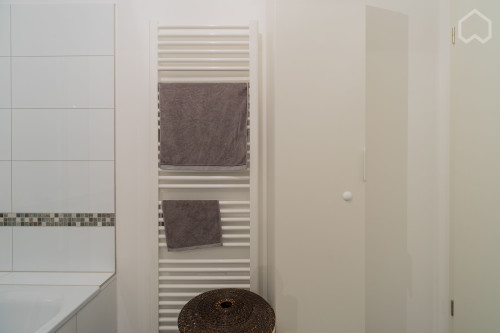 Urban living: Nice & spacious flat with car parking