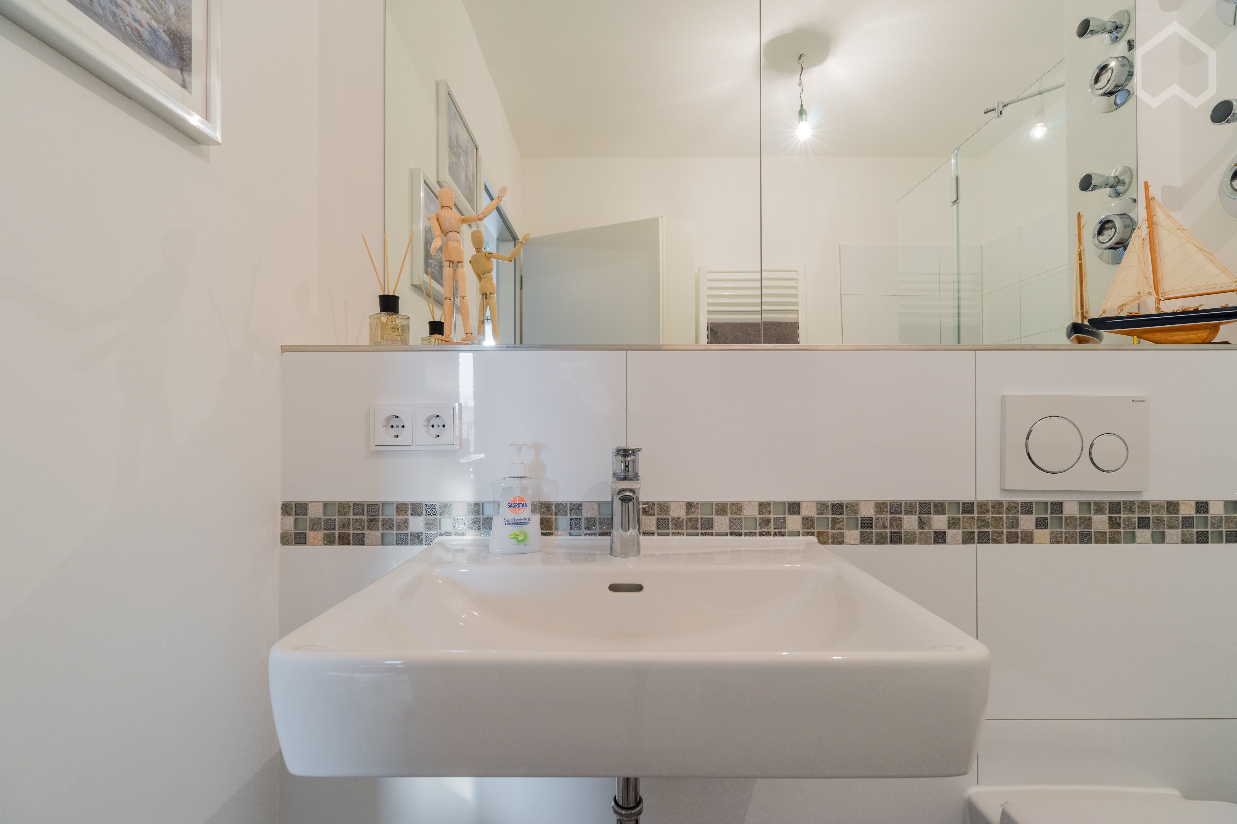  Urban Living: Nice & Spacious Flat With Car Parking  -  Urban living: Nice & spacious flat with car parking  - Gallery -  3