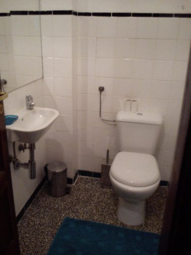 Pleasant twin bedroom in a 4-bedroom flat, near Faculdade de Economia da Universidade do Porto