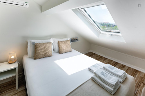 Nice Attic Suite in JR Studios Suites - JR Studios *****