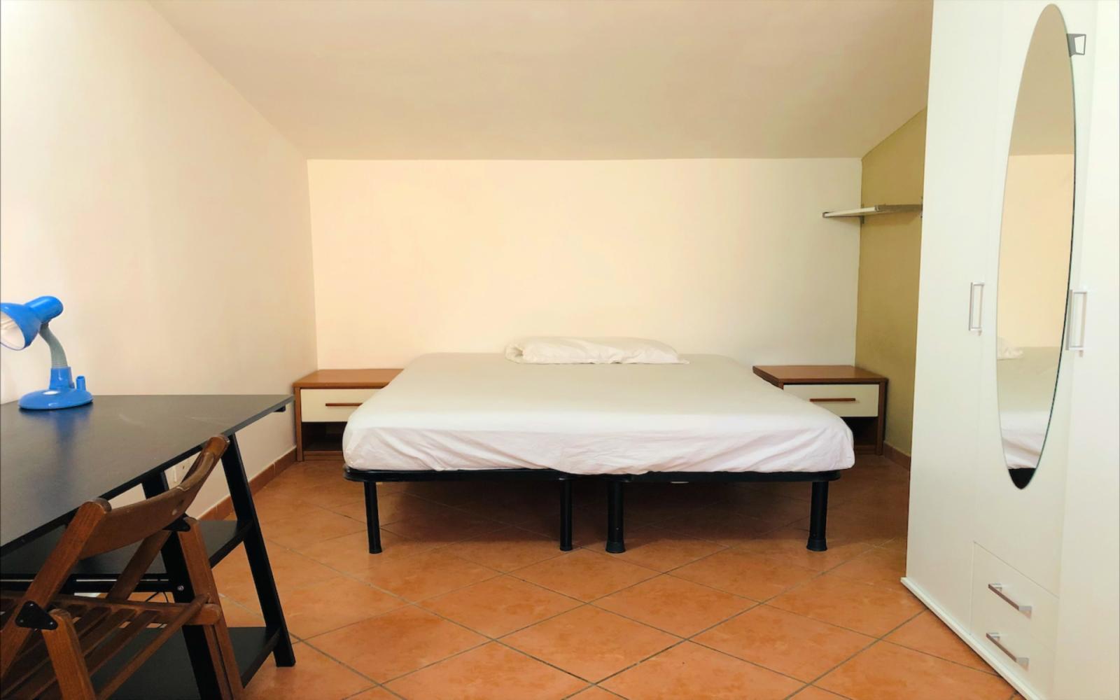  Good Double Bedroom Near Piazza Nicola Cavalieri  -  Good double bedroom near Piazza Nicola Cavalieri  - Gallery -  1