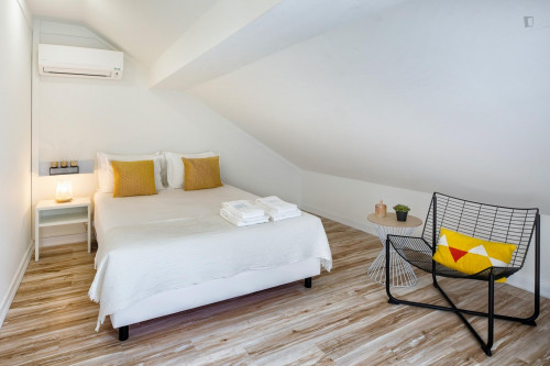 Nice Attic Suite in JR Studios & Suites