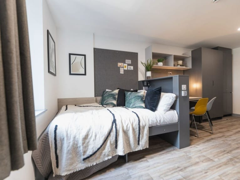 Bronze Studio - The Vantage - Gallery - 1