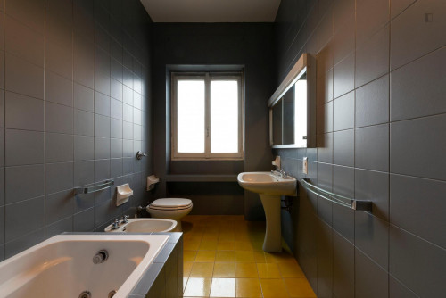 Bright Room with Balcony and AC - B. d'Este - Room 1 - Gallery - 6