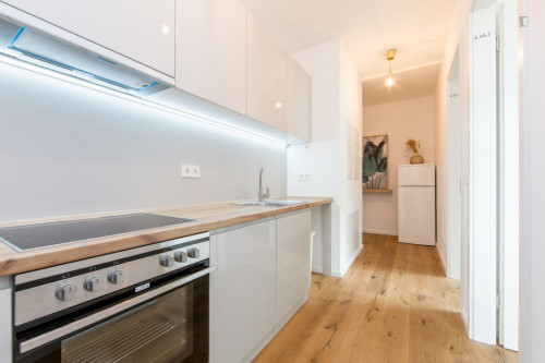 Double bedroom in 4-bedroom apartment