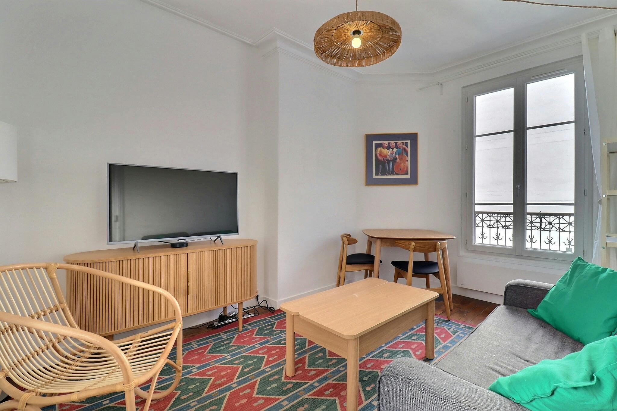 Entire Place - Rue de Chambéry, Paris - Gallery - 1