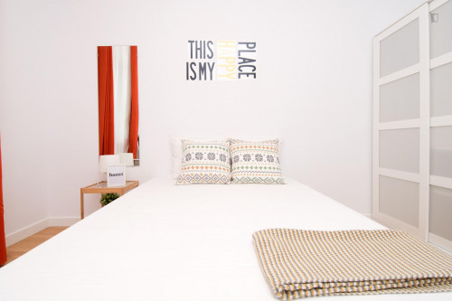 Comfortable double bedroom in Cuatro Caminos