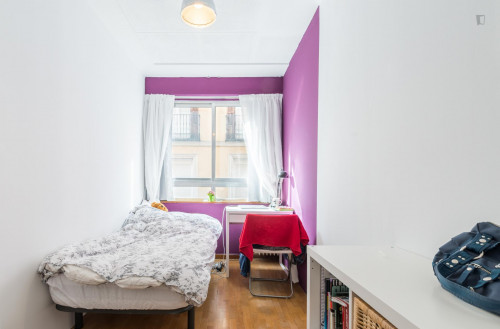 Cheerful single bedroom close to Chueca metro station