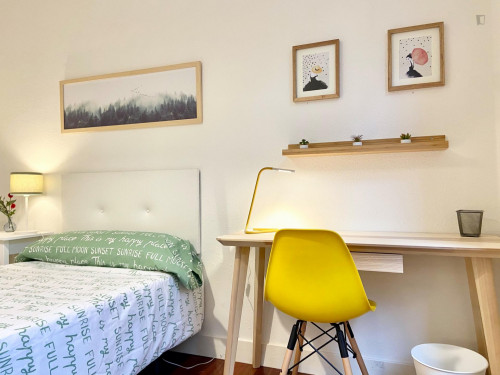 Single bedroom, with balcony, in 5-bedroom apartment - Gallery - 59