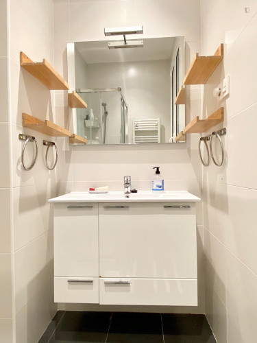 Single bedroom, with balcony, in 5-bedroom apartment - Gallery - 64