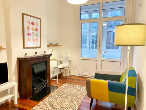 Single bedroom, with balcony, in 5-bedroom apartment - Gallery - 109