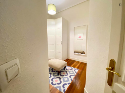 Single bedroom, with balcony, in 5-bedroom apartment - Gallery - 107