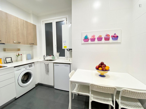 Single bedroom, with balcony, in 5-bedroom apartment - Gallery - 27
