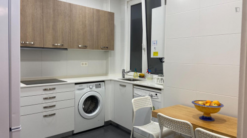 Single bedroom, with balcony, in 5-bedroom apartment - Gallery - 13