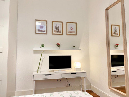 Single bedroom, with balcony, in 5-bedroom apartment - Gallery - 8