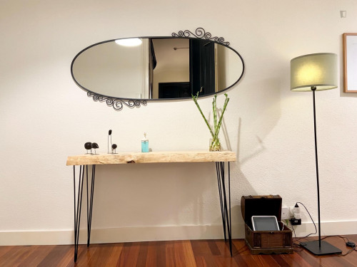 Single bedroom, with balcony, in 5-bedroom apartment - Gallery - 120