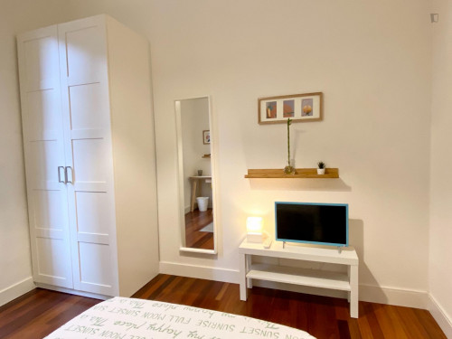 Single bedroom, with balcony, in 5-bedroom apartment - Gallery - 33