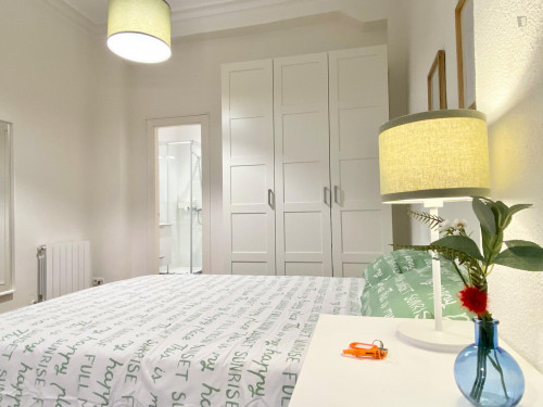 Single bedroom, with balcony, in 5-bedroom apartment - Gallery - 71