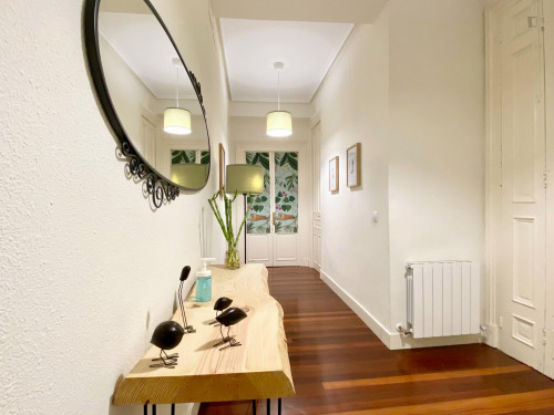 Single bedroom, with balcony, in 5-bedroom apartment - Gallery - 69