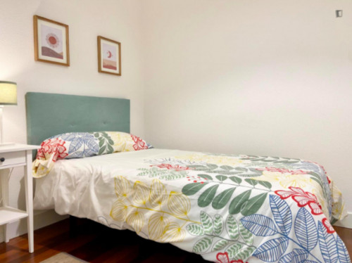 Single bedroom, with balcony, in 5-bedroom apartment - Gallery - 101