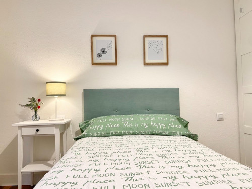 Single bedroom, with balcony, in 5-bedroom apartment