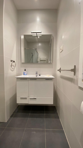 Single bedroom, with balcony, in 5-bedroom apartment - Gallery - 16