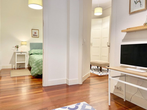 Single bedroom, with balcony, in 5-bedroom apartment - Gallery - 97