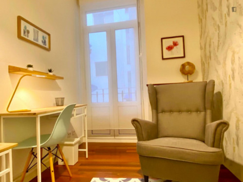 Single bedroom, with balcony, in 5-bedroom apartment - Gallery - 104