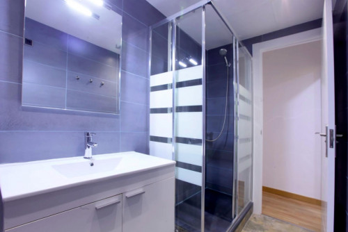 Inviting and homely 3-bedroom flat near the Clot metro station