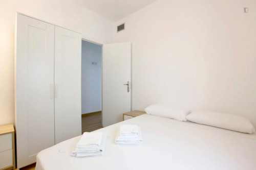 Inviting and homely 3-bedroom flat near the Clot metro station