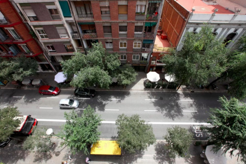 Inviting and homely 3-bedroom flat near the Clot metro station