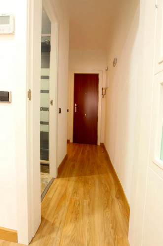 Inviting and homely 3-bedroom flat near the Clot metro station