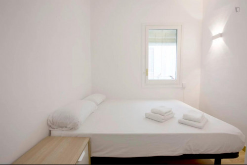 Inviting and homely 3-bedroom flat near the Clot metro station