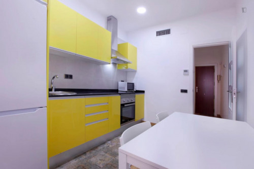 Inviting and homely 3-bedroom flat near the Clot metro station - Gallery - 15