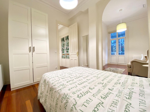 Single bedroom, with balcony, in 6-bedroom apartment - Gallery - 20