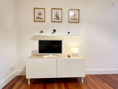 Single bedroom, with balcony, in 6-bedroom apartment - Gallery - 29
